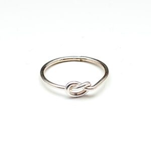 a knotted toe ring