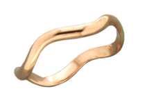 A Gold Color Wave Bracelet Bangle